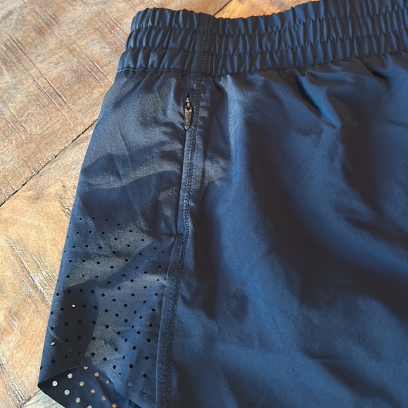 NWOT Athleta 3” Hustle Short - Picture 5 of 9